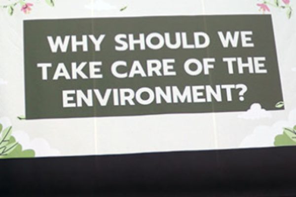 It was time for Green Apple Day again! This is an international environmental awareness day, and our students participate every year. The event was organized by Dar el Handassah (many thanks!!) and the group of presenters was led by Mrs Myriam Zoghbi (thanks!). Grade 8 were involved in a special project, and we will announce in due time the outcomes.