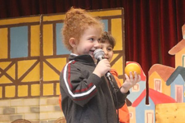 Healthy Food presented by grade 1