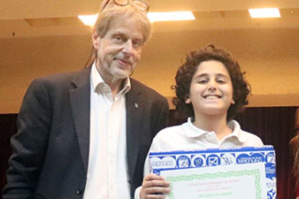 Mr Jean Claude Nahass, from the Fabriano organization, visited CTI and awarded prizes to the winners in the latest Fabriano competition. We are honored to have quite a few students winning. Congratulations, students! And thanks, Mr Nahass for coming, and Mrs Mary and Mrs Farah for supervising!